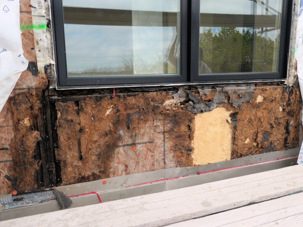 Putnam Consulting: Window Leaks • Why Windows Leak • Damaged Window